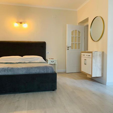N&N Apartment Përmet Buitenkant foto
